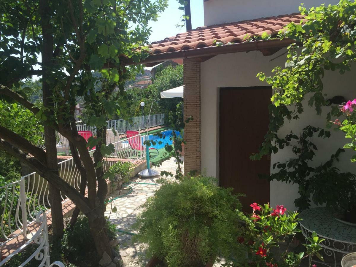 Villa Asia Holiday Home SantʼAgata sui Due Golfi المظهر الخارجي الصورة